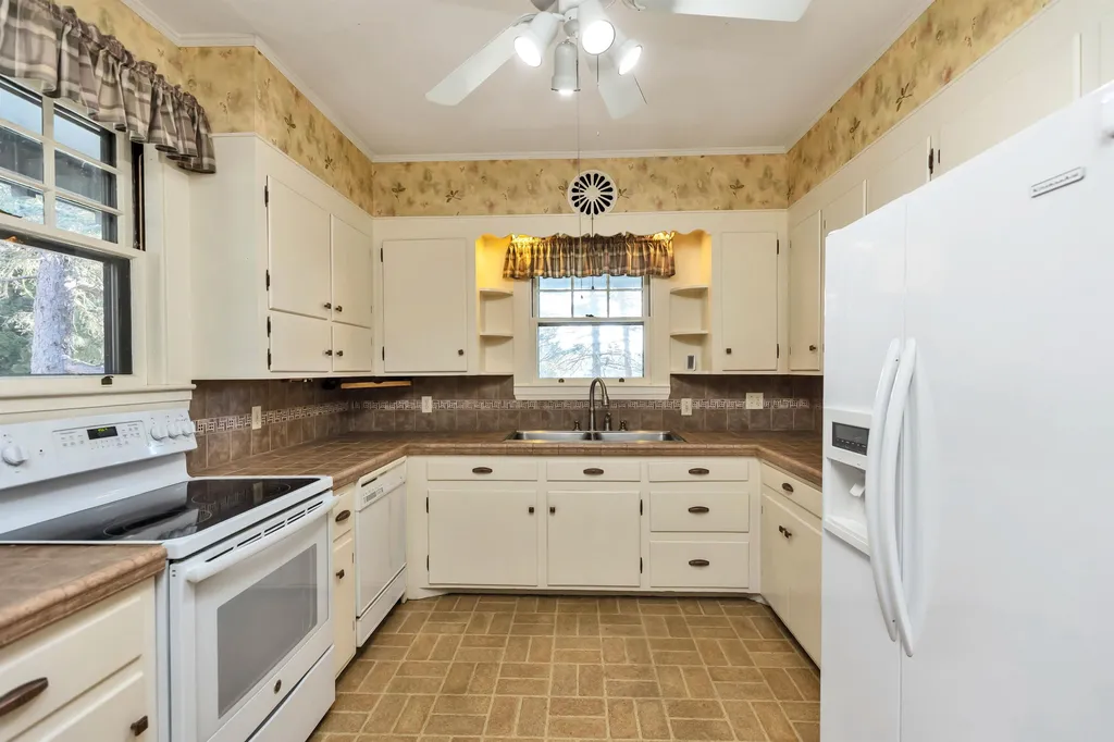 220 Pembroke Street Pembroke NH 03275