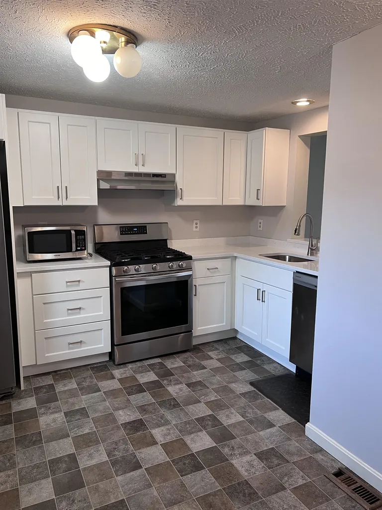 19 Swift Lane Merrimack NH 03054