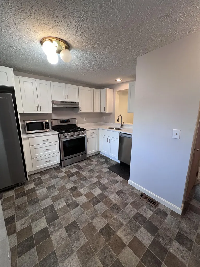 19 Swift Lane Merrimack NH 03054