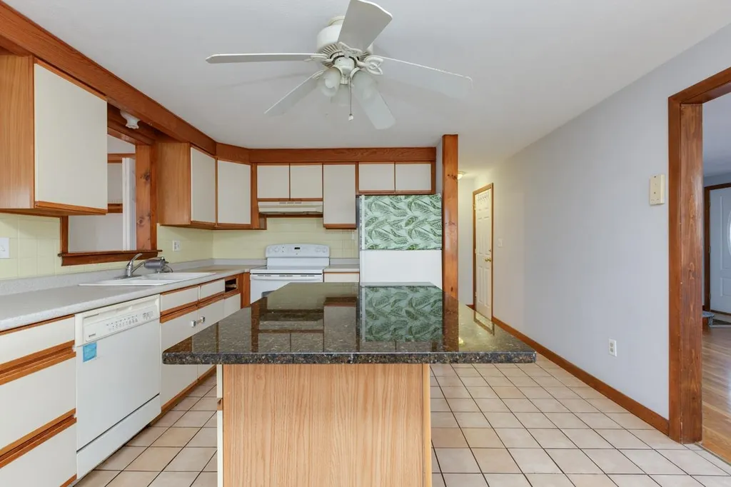 23 Cd Hunt Street Nashua NH 03060