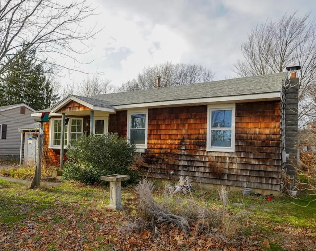 18 Turf Road Burlington VT 05408
