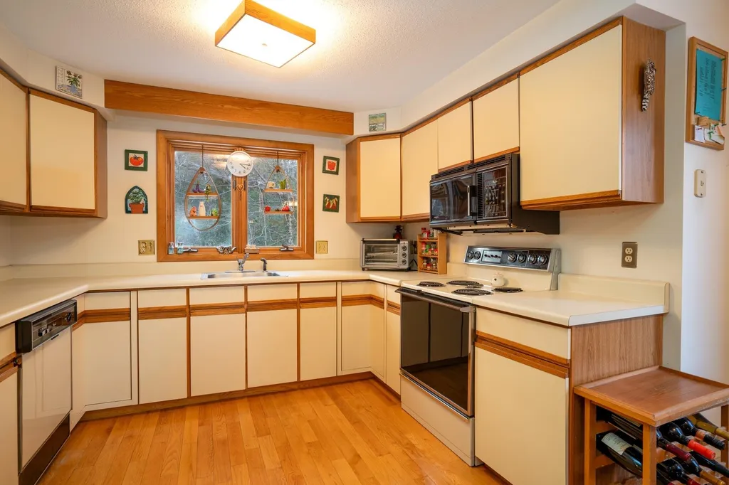 411 Stratton Gate Road Jamaica VT 05343