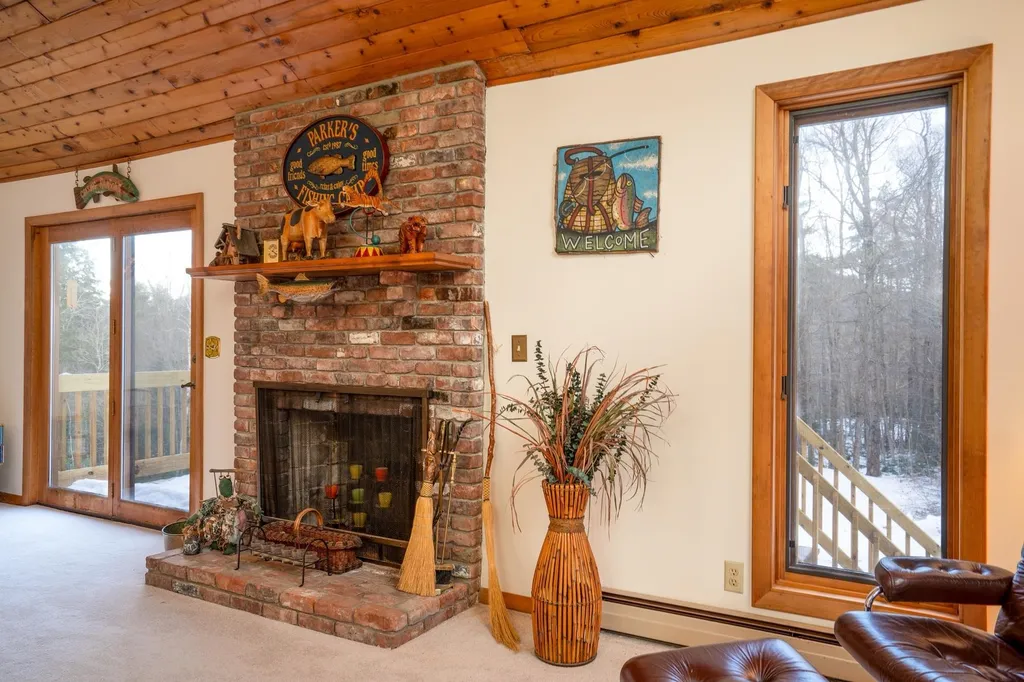 411 Stratton Gate Road Jamaica VT 05343