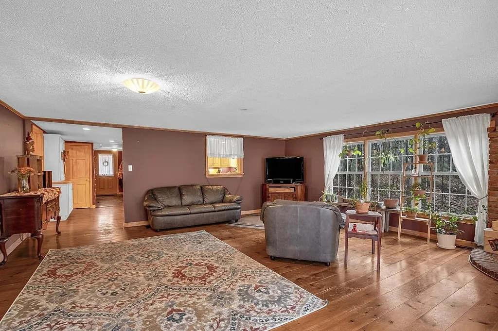 48 Mill Road Kingston NH 03848