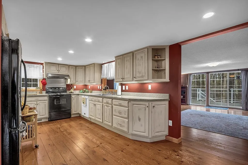 48 Mill Road Kingston NH 03848