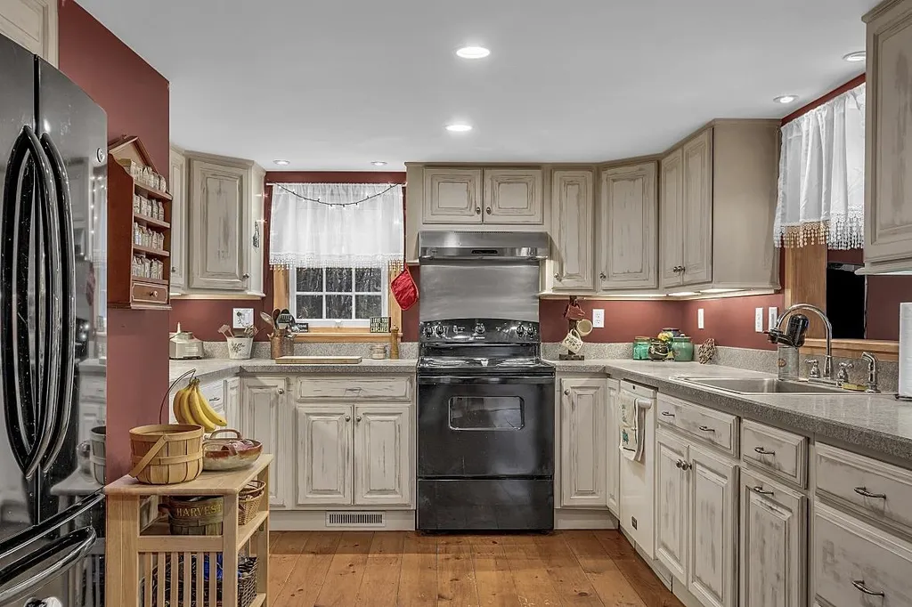 48 Mill Road Kingston NH 03848