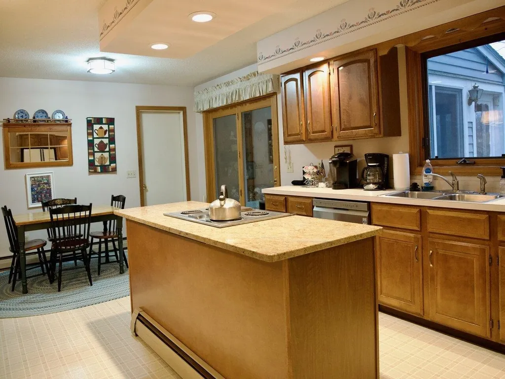 5 Craftsbury Court Essex VT 05452