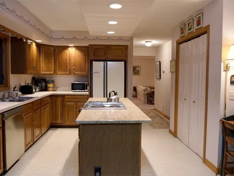 5 Craftsbury Court Essex VT 05452