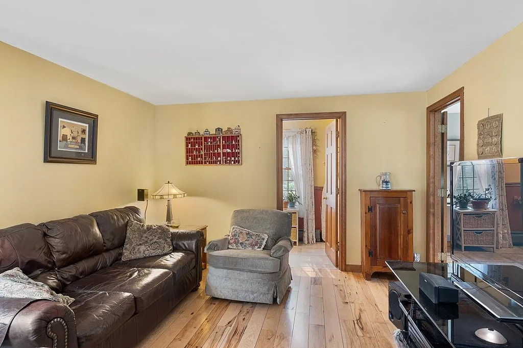 29 Exeter Road Kingston NH 03848