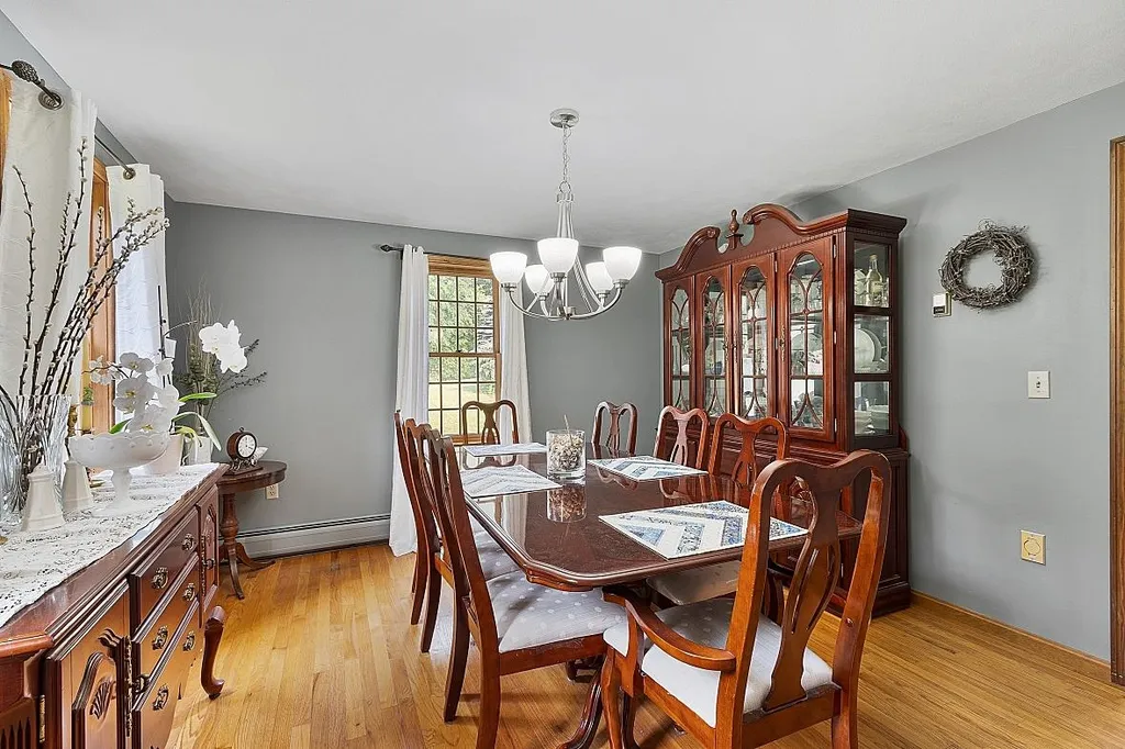 29 Exeter Road Kingston NH 03848