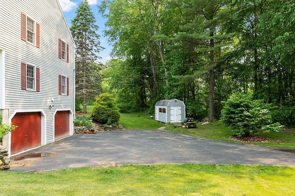 29 Exeter Road Kingston NH 03848