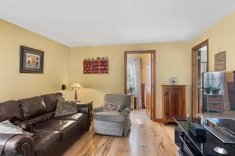 29 Exeter Road Kingston NH 03848