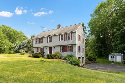 29 Exeter Road Kingston NH 03848