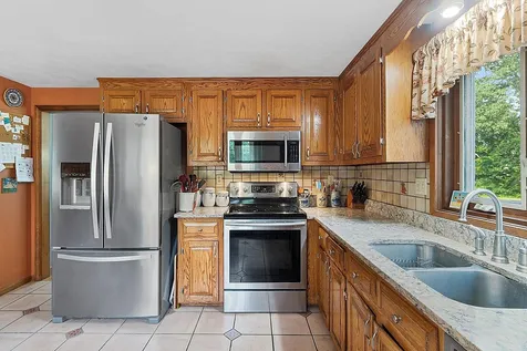 29 Exeter Road Kingston NH 03848