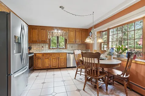 29 Exeter Road Kingston NH 03848