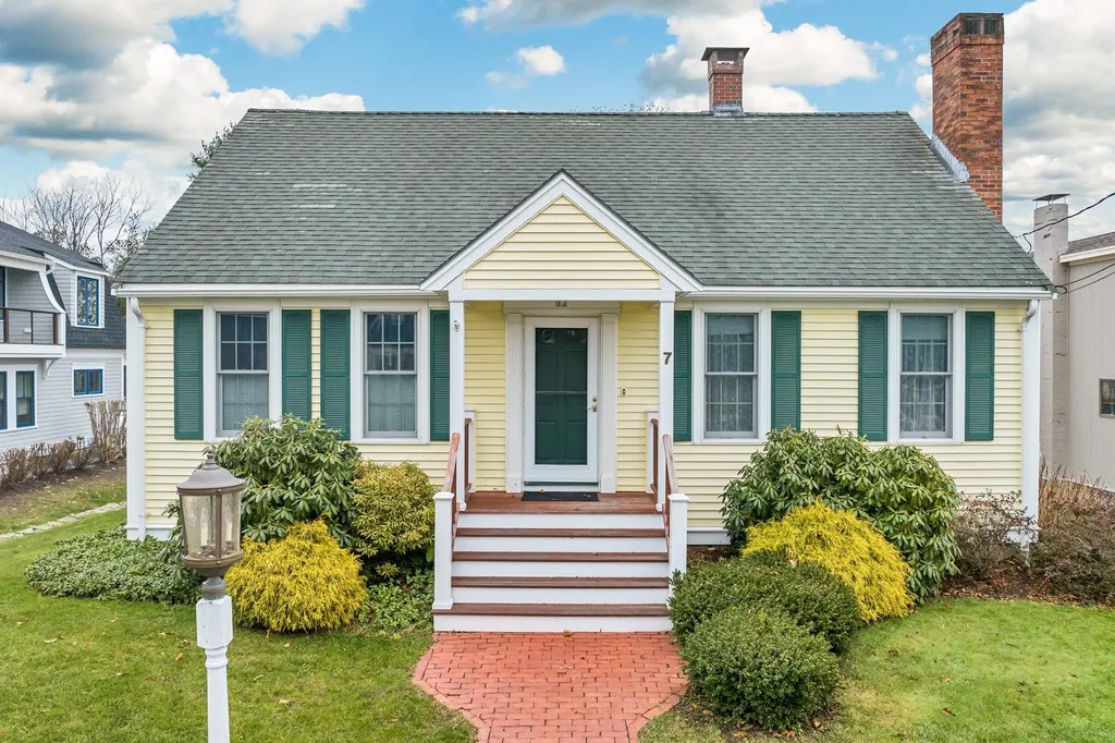 7 Robin Road Rye NH 03870