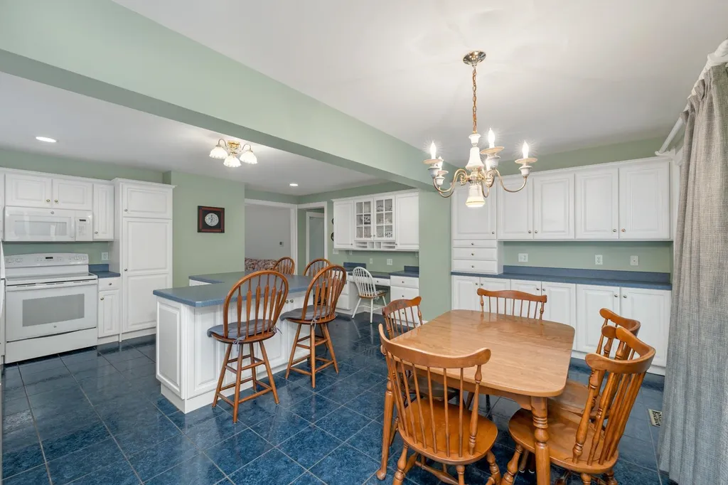 7 Robin Road Rye NH 03870