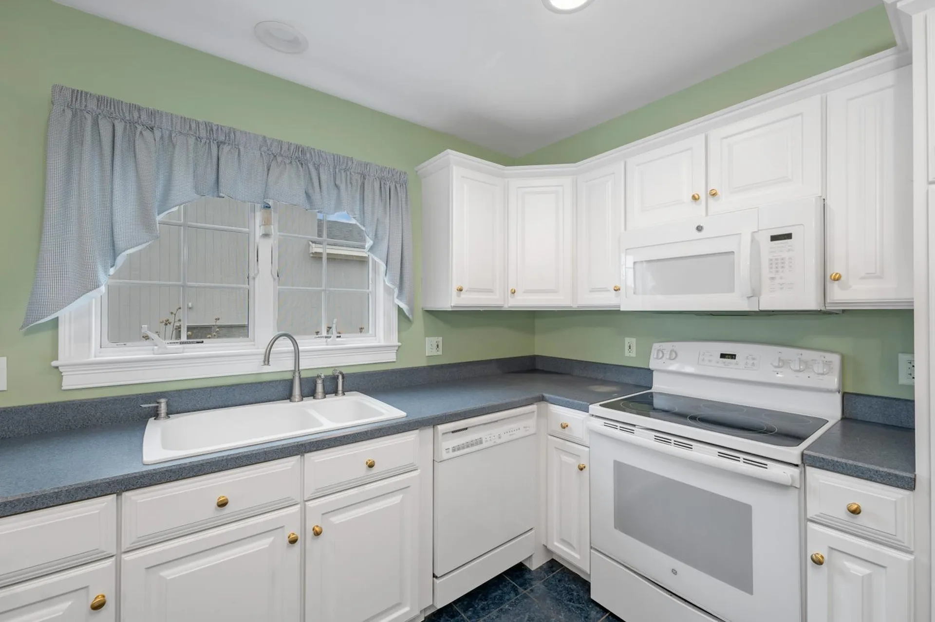 7 Robin Road Rye NH 03870