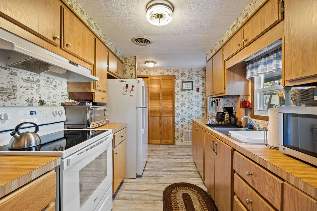 61 River Ledge Drive Goffstown NH 03045