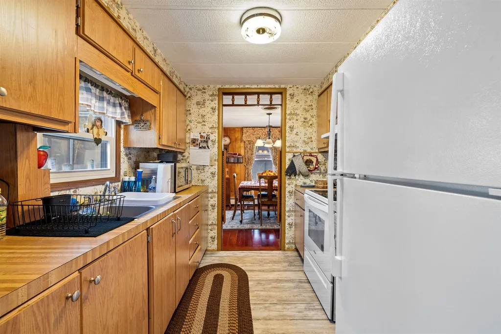 61 River Ledge Drive Goffstown NH 03045