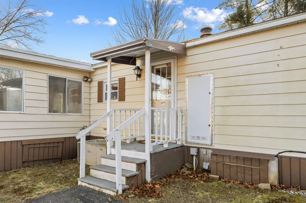 61 River Ledge Drive Goffstown NH 03045