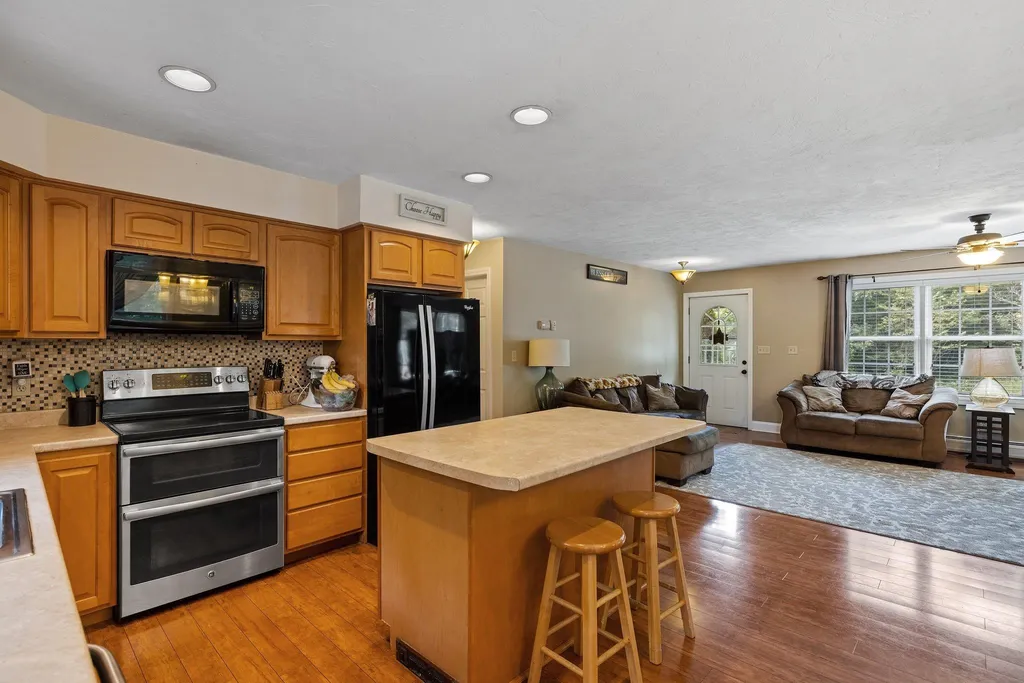 29 Franklin Way Alton NH 03809