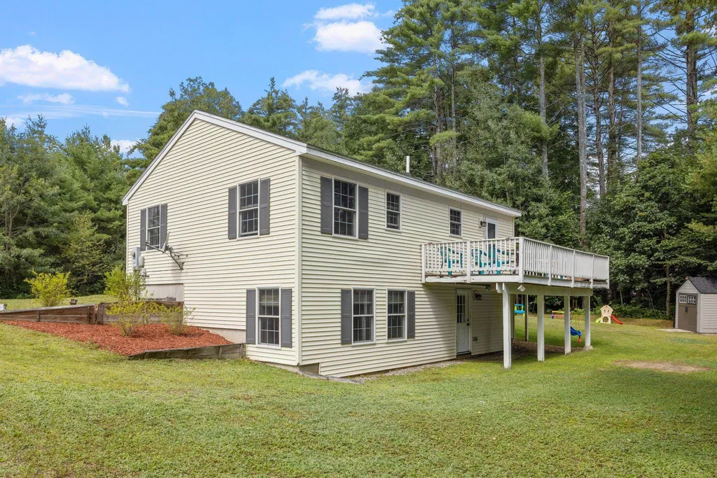 29 Franklin Way Alton NH 03809