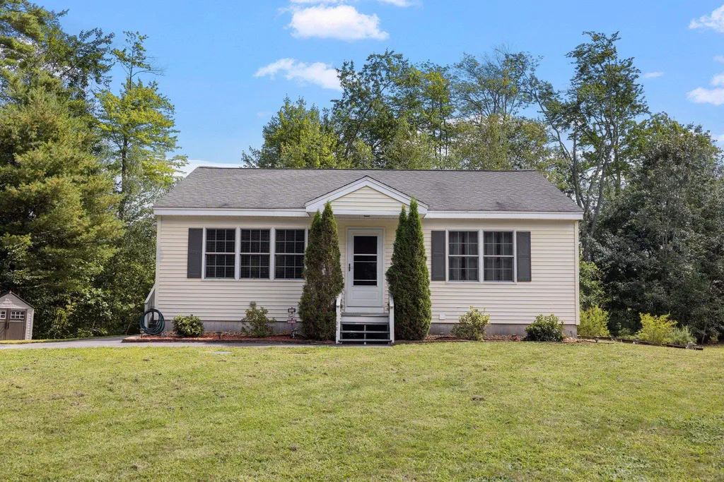 29 Franklin Way Alton NH 03809
