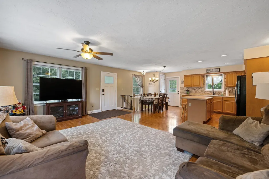 29 Franklin Way Alton NH 03809
