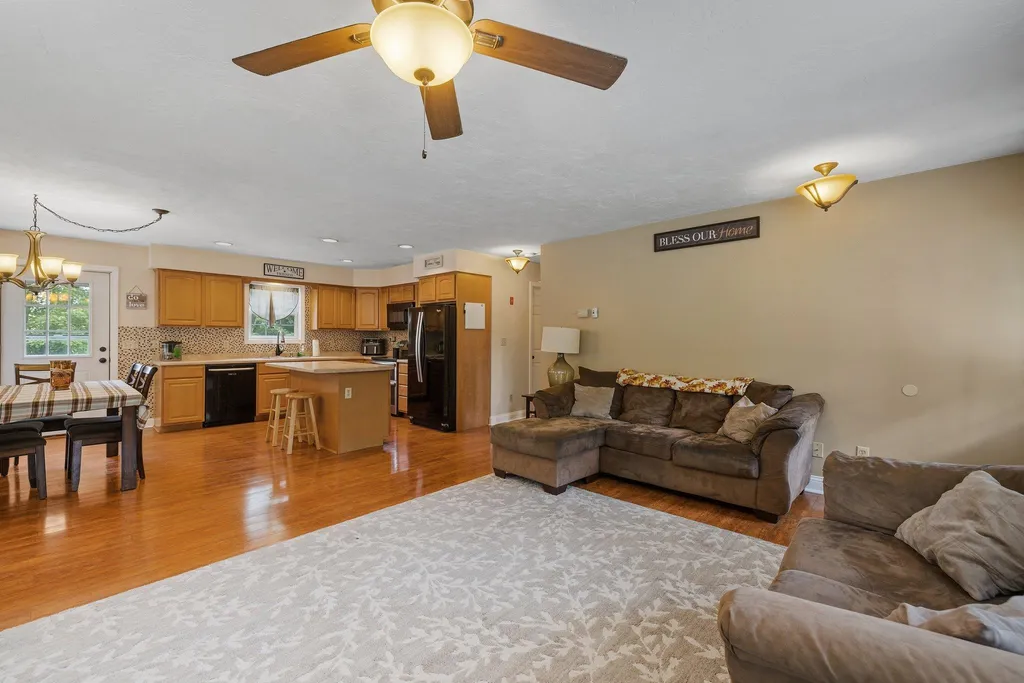 29 Franklin Way Alton NH 03809