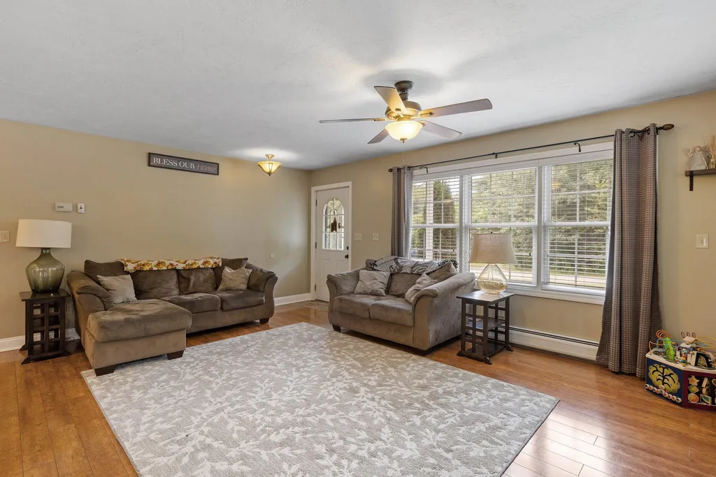 29 Franklin Way Alton NH 03809