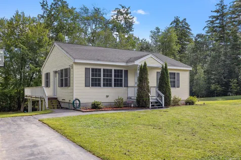 29 Franklin Way Alton NH 03809