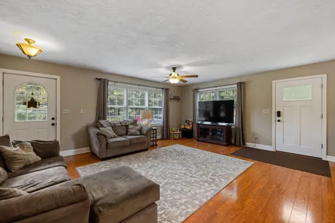 29 Franklin Way Alton NH 03809