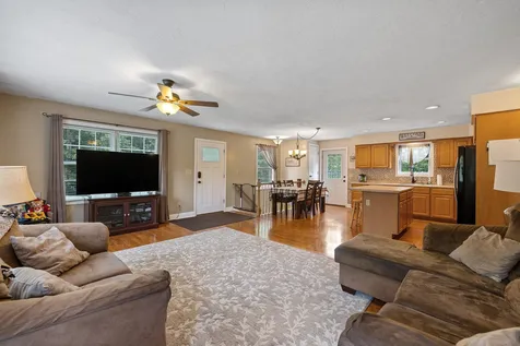 29 Franklin Way Alton NH 03809