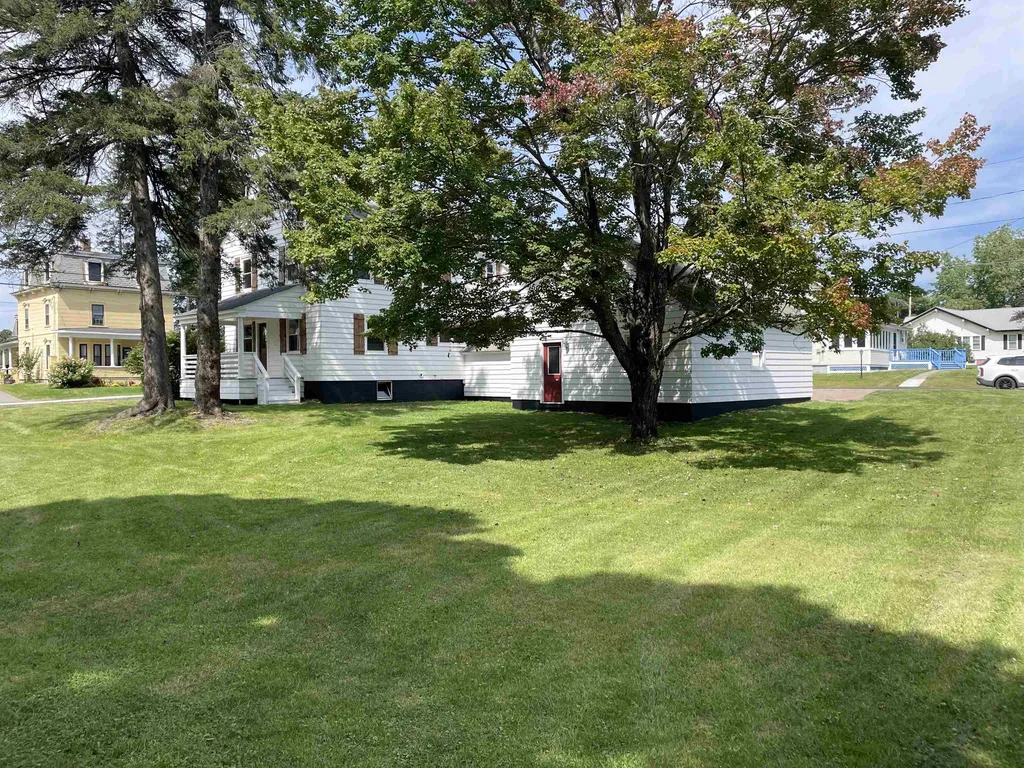 10 Dundee Street St. Johnsbury VT 05819