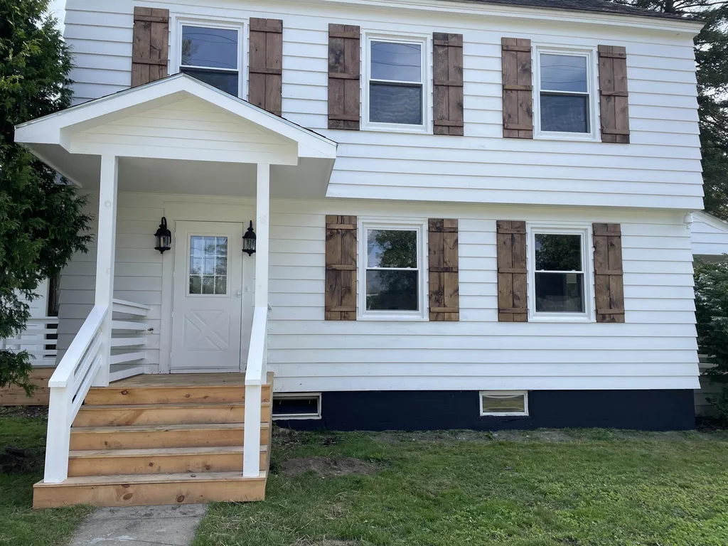 10 Dundee Street St. Johnsbury VT 05819