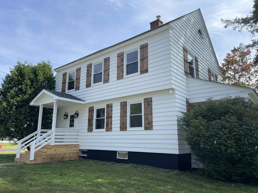 10 Dundee Street St. Johnsbury VT 05819