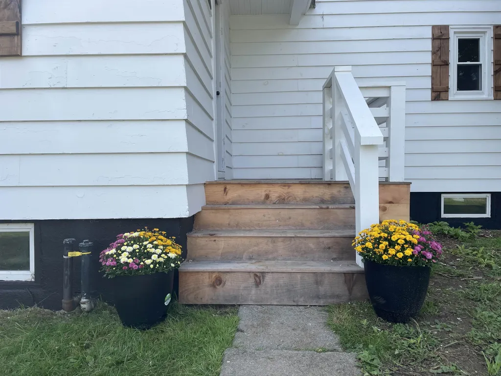 10 Dundee Street St. Johnsbury VT 05819
