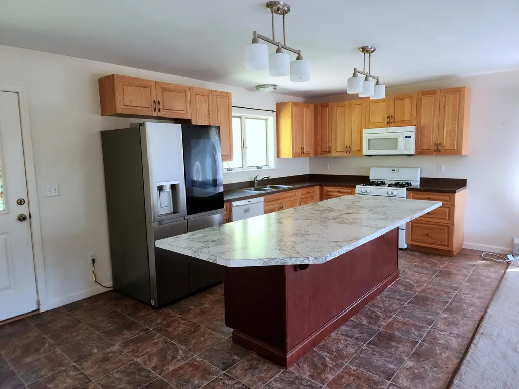 21 Village Way Littleton NH 03561
