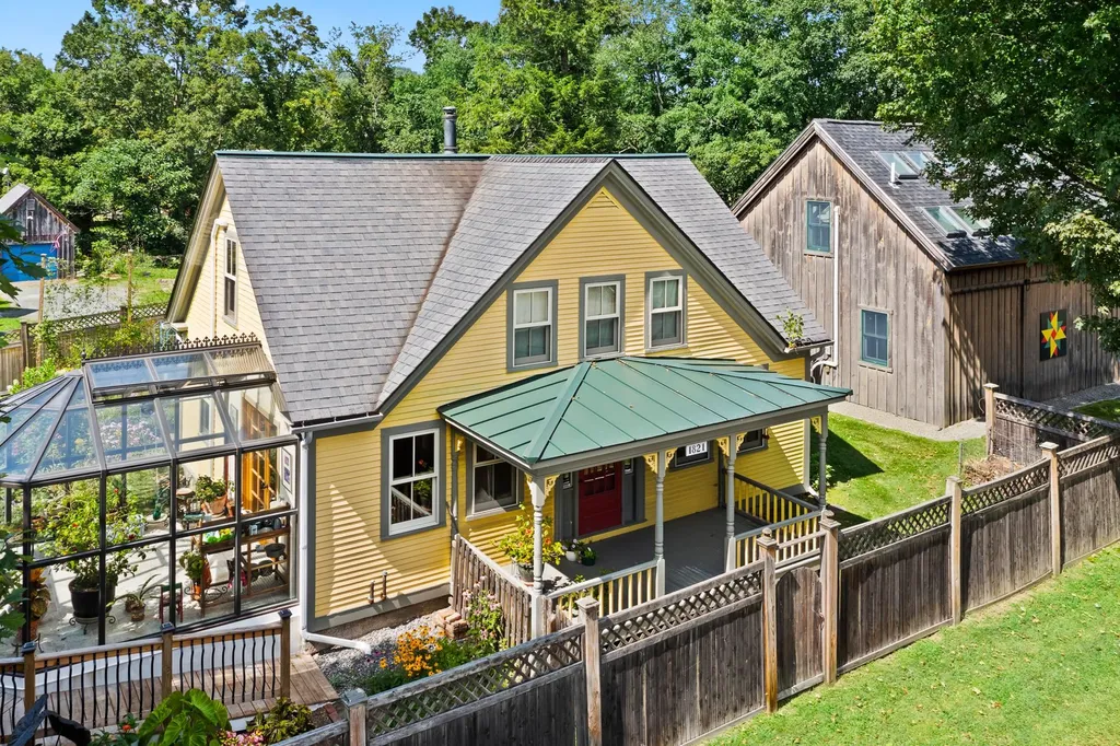 25 Pleasant Street Lyme NH 03768