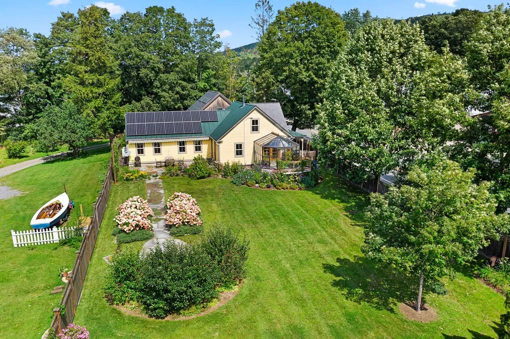 25 Pleasant Street Lyme NH 03768