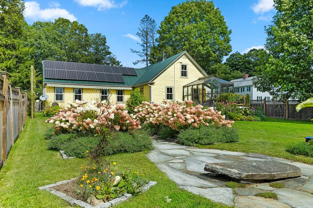 25 Pleasant Street Lyme NH 03768
