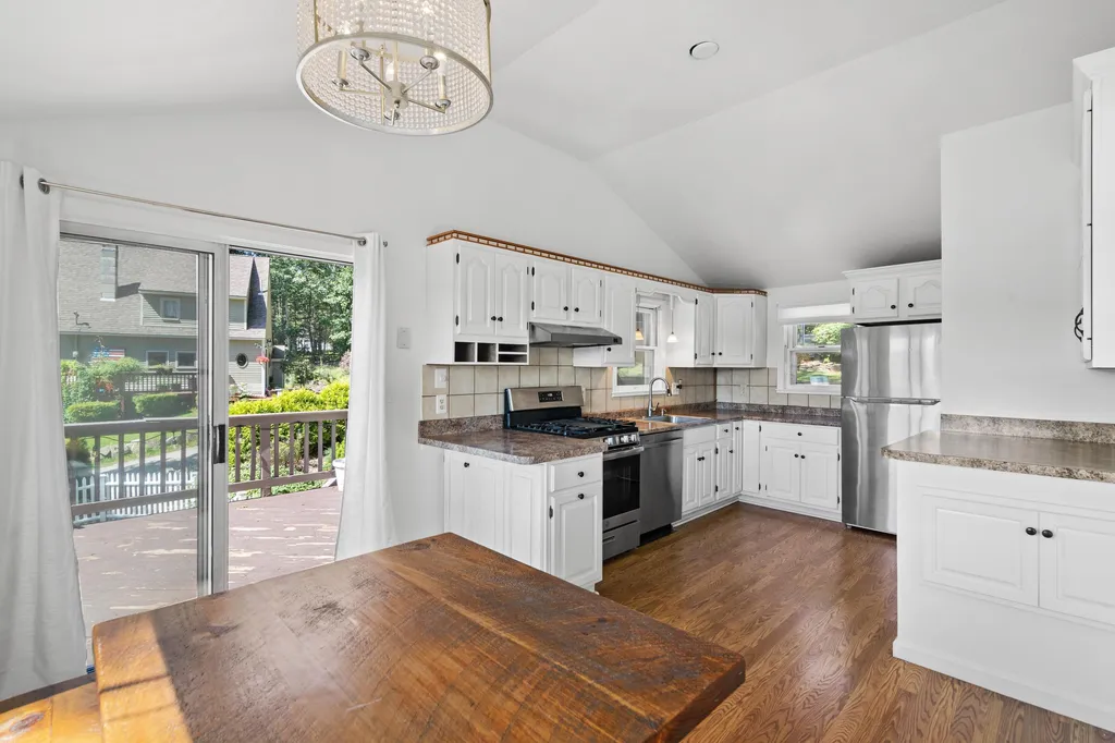 2 Fox Street Windham NH 03087