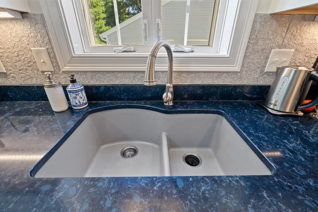 104 Hampton Meadows Hampton NH 03801