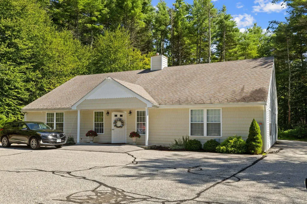 104 Hampton Meadows Hampton NH 03801