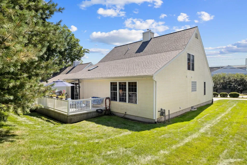 104 Hampton Meadows Hampton NH 03801