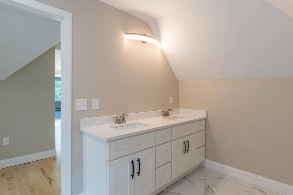 7 Mount Pleasant Street Derry NH 03038