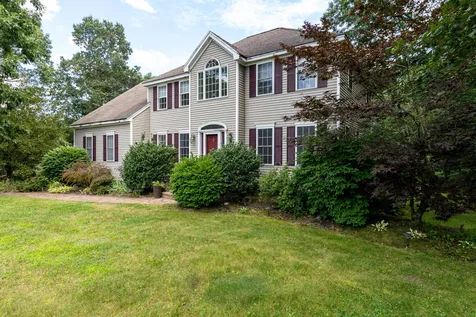 10 Applewood Drive Hudson NH 03051
