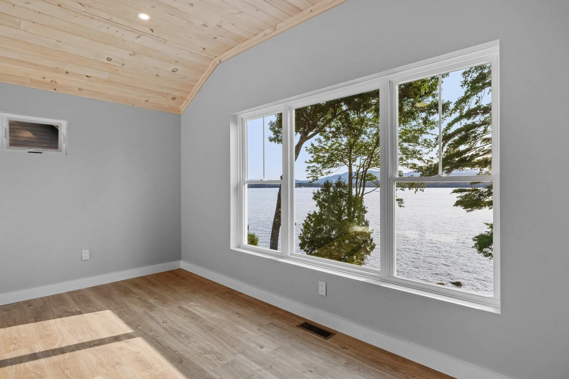 79 Shore N Drive Bridgewater NH 03222
