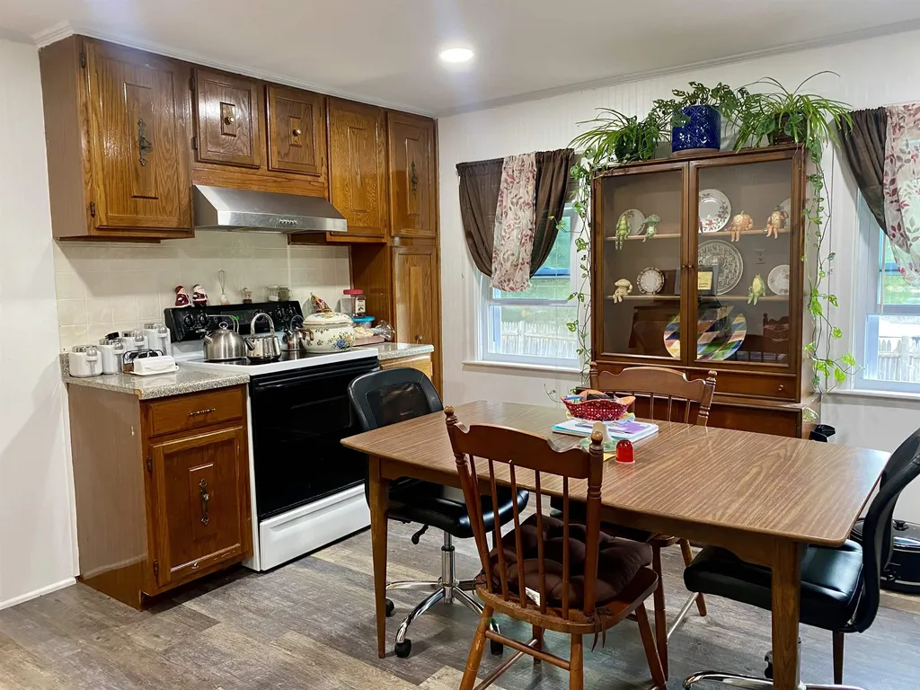 9 Concord Avenue Derry NH 03038